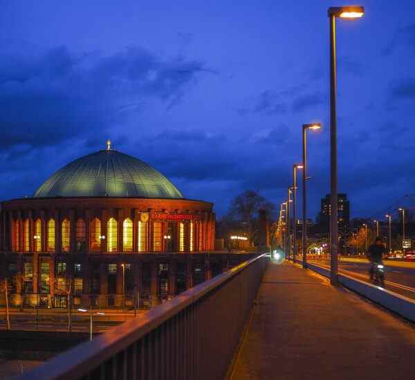 Zinde Bir Yaşam İçin: Büyükorhan Spor Salonları